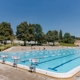 Ausflugsziel: 50m Becken im Freibad (Wintersaison gedeckt und geheizt) - KSS Sport- und Freizeitpark Schaffhausen