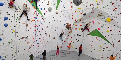 Voyage avec des enfants - Buttes - ©Grimper.ch-Echandens - Kletterhalle Grimper Echandens