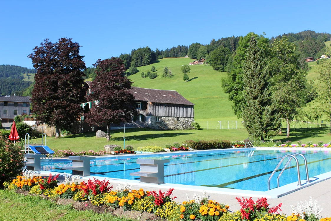 Ausflugsziel: Schwimmbad Schwarzenberg / Bregenzerwald - Schwimmbad Schwarzenberg (Freibad)
