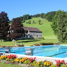 Ausflugsziel: Schwimmbad Schwarzenberg / Bregenzerwald - Schwimmbad Schwarzenberg (Freibad)