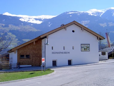 Ausflugsziel: Heimatmuseum Aussenansicht im Sommer - Museum in der Widumspfiste