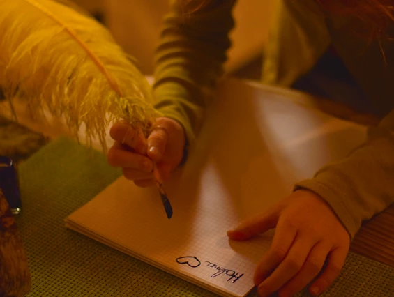 Ausflugsziel: mit Straußenfeder schreiben - Straußenhof Halmer