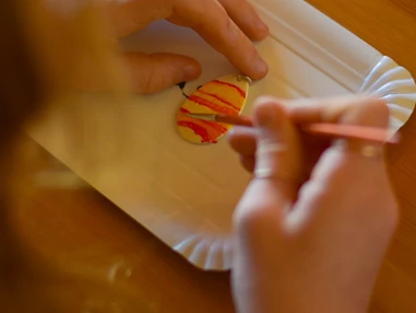 Ausflugsziel: Schalenkette basteln - Straußenhof Halmer