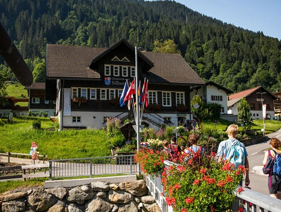Ausflugsziel: "Muntafuner Gagla Weg" ist Montafonerisch und heißt übersetzt "Montafoner Kinderwege" - Gaglaweg (Kinderwanderweg) Silbertal im Montafon