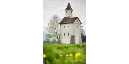 Trip with children - Parkmöglichkeiten - Isny im Allgäu - Die Mittelweiherburg wurde in der zweiten Hälfte des 16. Jahrhundert erbaut. Nach vielen Besitzerwechseln siedelte sich dort Ende des 18. Jahrhunderts die Textilindustrie an. - Textildruck-Museum Mittelweiherburg
