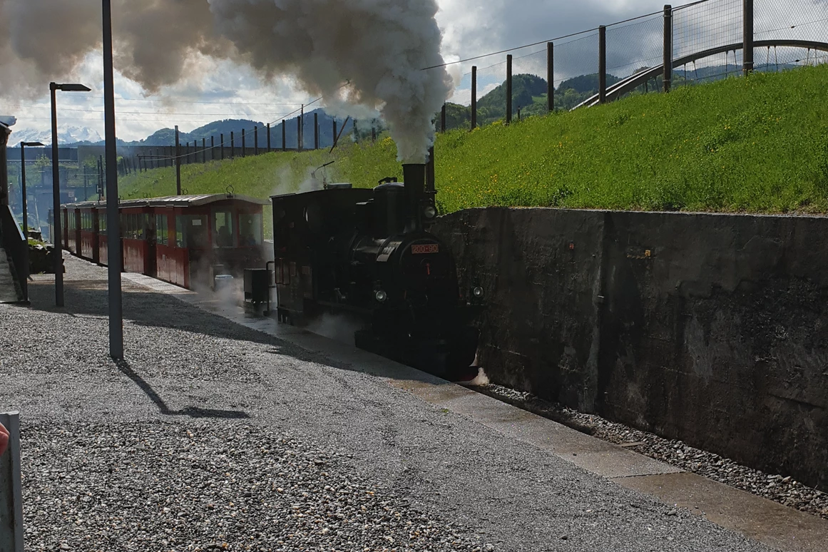 Ausflugsziel: Dampflok Maffei bei der Eröffnungsfahrt 2019 - Rhein-Schauen | Museum und Rheinbähnle