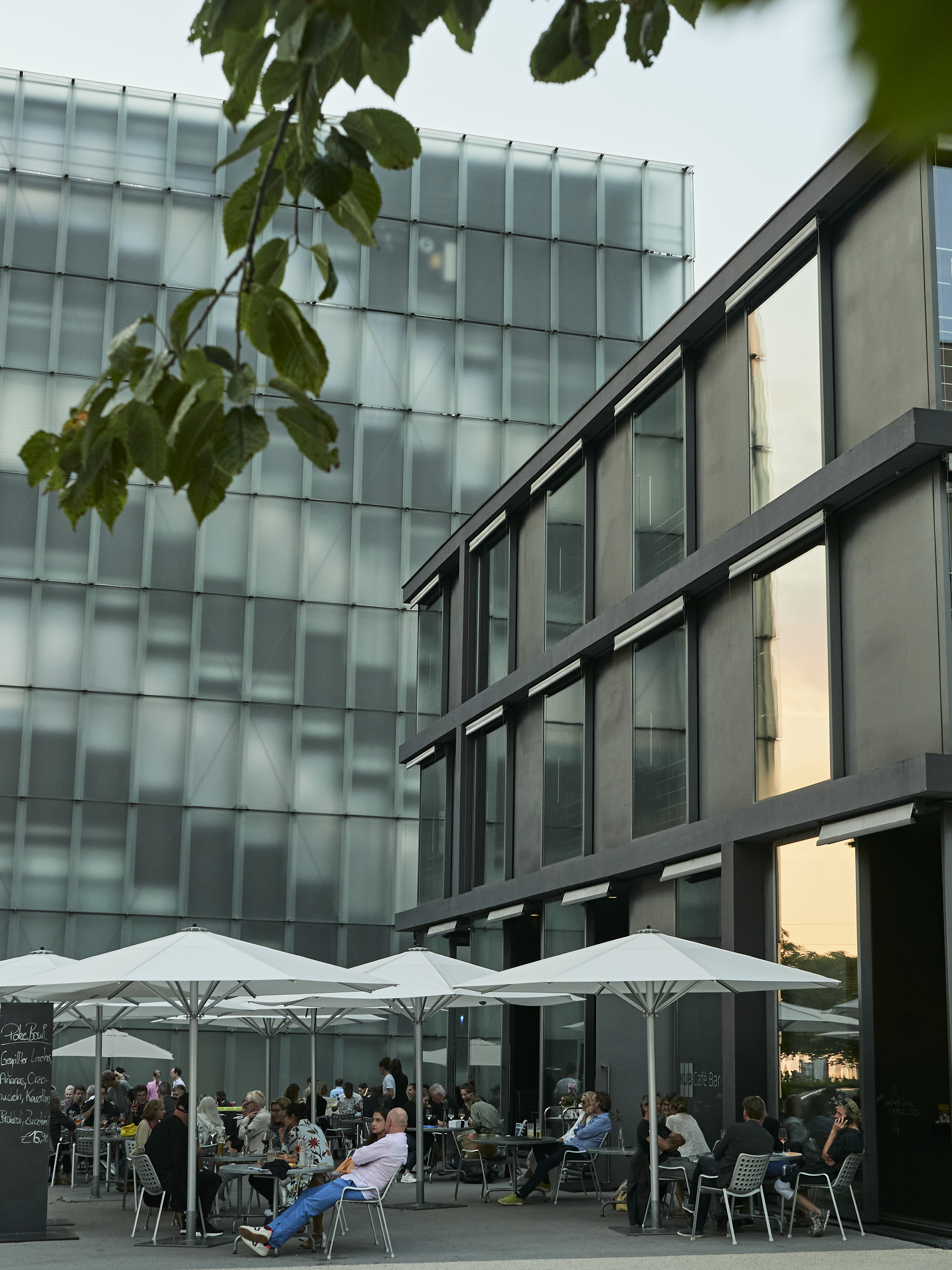 Voyage avec des enfants - Appenzell - Das KUB Café lädt zum Verweilen ein.
Foto: Miro Kuzmanovic - Kunsthaus Bregenz 