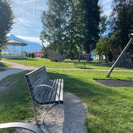 Ausflugsziel: Sitzgelegenheit - Mondsee Spielplatz