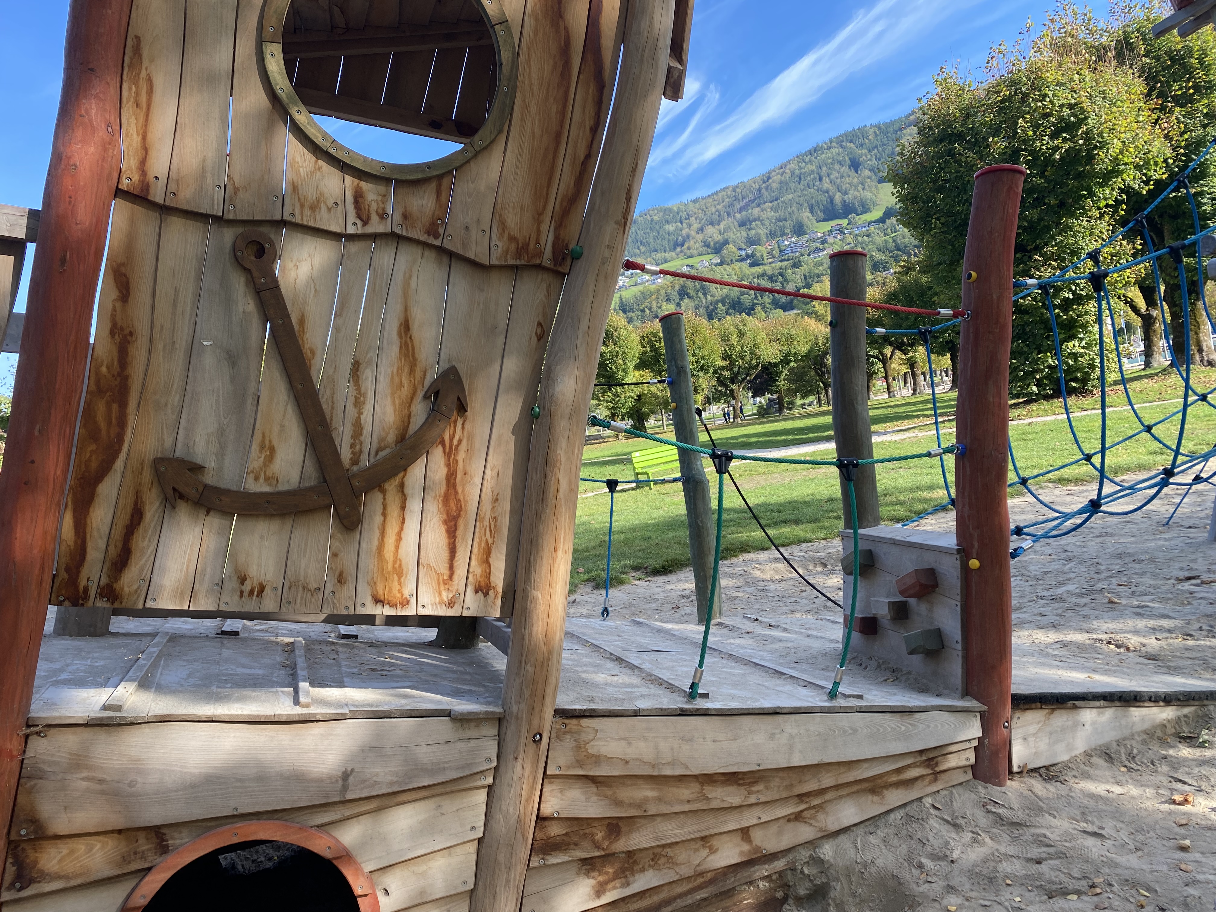 Ausflugsziel: Kletter-, Versteck-, und Spielschuff - Mondsee Spielplatz