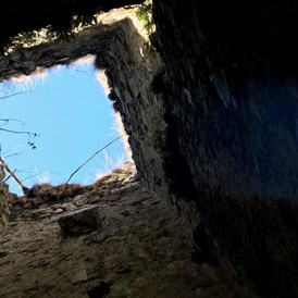 Ausflugsziel: So sieht es im inneren des Turms aus.  - Burgruine Offenburg
