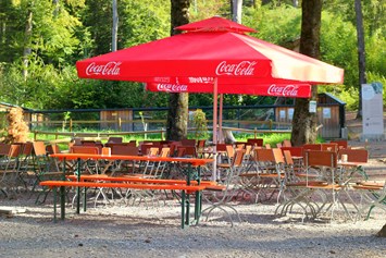 Ausflugsziel: Sitzplätze beim Kiosk - Wildpark Feldkirch