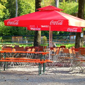 Ausflugsziel: Sitzplätze beim Kiosk - Wildpark Feldkirch