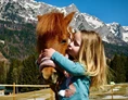 Ausflugsziel: Kind mit Pony - Narzissendorf Zloam