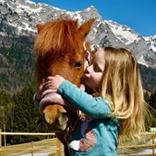 Ausflugsziel - Kind mit Pony - Narzissendorf Zloam