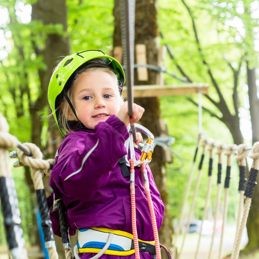 Ausflug mit Kindern - Umgebungsschwerpunkt: Wald - Weitnau - Symbolbild für Ausflugsziel Hochseilgarten Ebnit. Keine korrekte oder ähnlich Darstellung! - Hochseilgarten Ebnit
