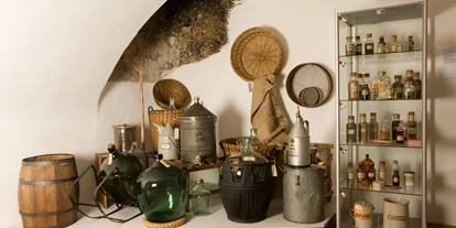 Reis met kinderen - Rading (Bad Leonfelden) - In einem Rundgang durch fünf thematisch klar gegliederte Räume dokumentiert die Ausstellung die Entwicklung der kleinen Land-Apotheken, streift die Entdeckung wichtiger Arzneimittel und verfügt über eine umfangreiche Sammlung historischer Kräuter- und Arzneibücher.
 - Schlossmuseen Mauthausen