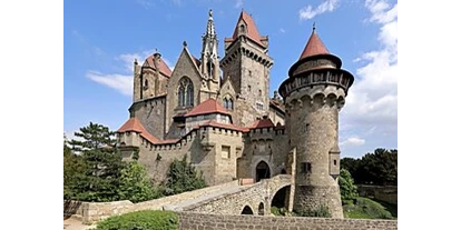 Ausflug mit Kindern - Prottes - Burg Kreuzenstein - C Wikipedia - Burg Kreuzenstein