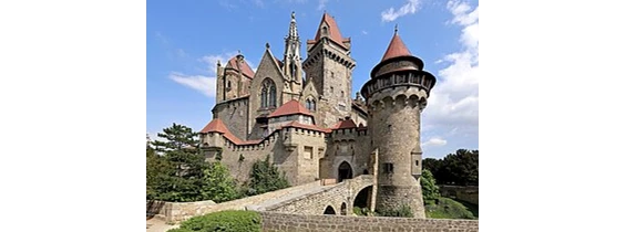 Ausflugsziel: Burg Kreuzenstein - C Wikipedia - Burg Kreuzenstein