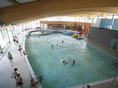Ausflugsziel: Innenbereich Hallenbad Spaßbecken - Bademaxx Speyer