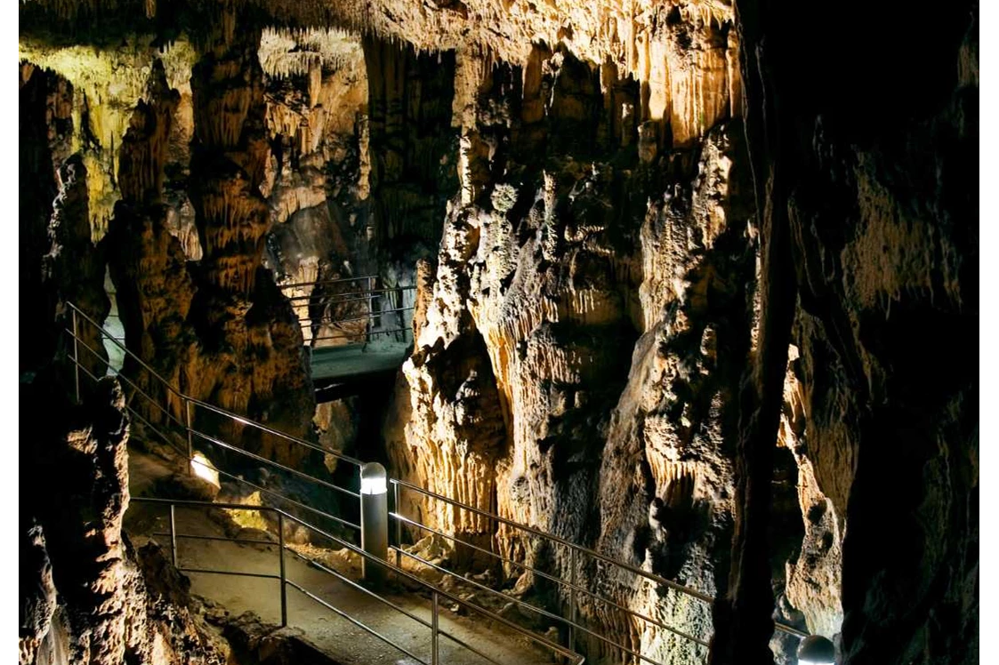 Ausflugsziel: Symbolbild für Ausflugsziel Tropfsteinhöhle Biserujka (Kvarner). - Tropfsteinhöhle Biserujka