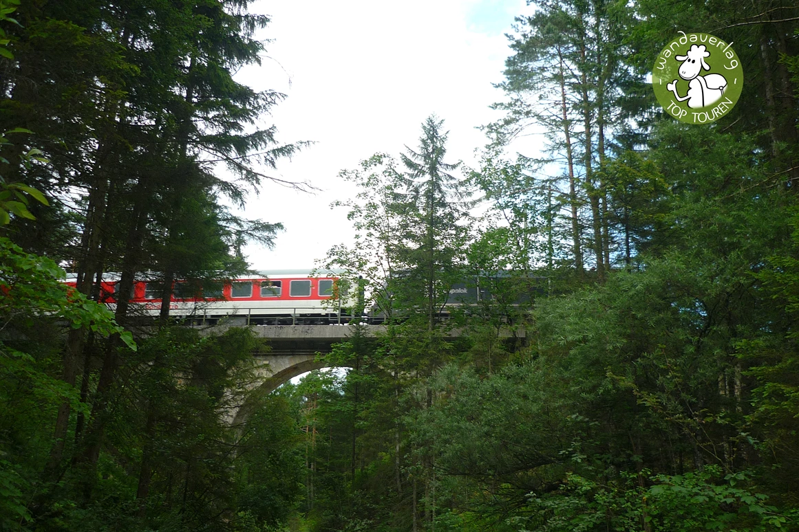 Ausflugsziel: ...und ab und zu pfeifft ein Zug vorbei  - Maisrundweg