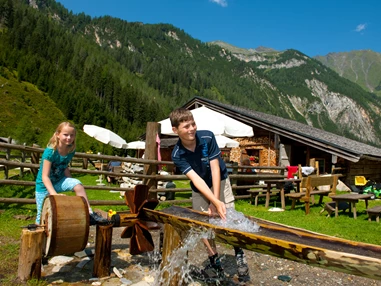Ausflugsziel: Viel Spass beim Wasserspielplatz für große und kleine Kinder - Palfner Alm Rauris
