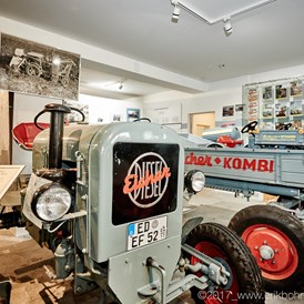 Ausflugsziel: Traktoren im Untergeschoß - Eicher-Traktoren-Museum