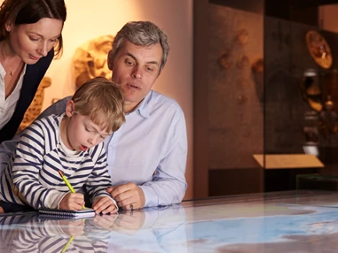 Ausflugsziel: Geführter Museumsrundgang durch das Stadt-, Glas- und Steinmuseum