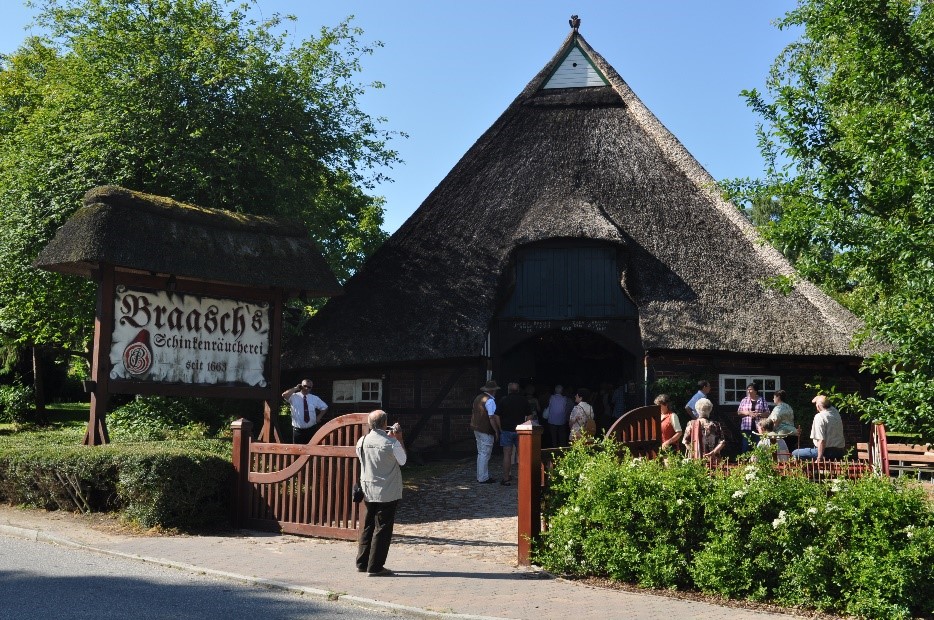Trip with children - Högsdorf - Schinkenräucherei Braasch 