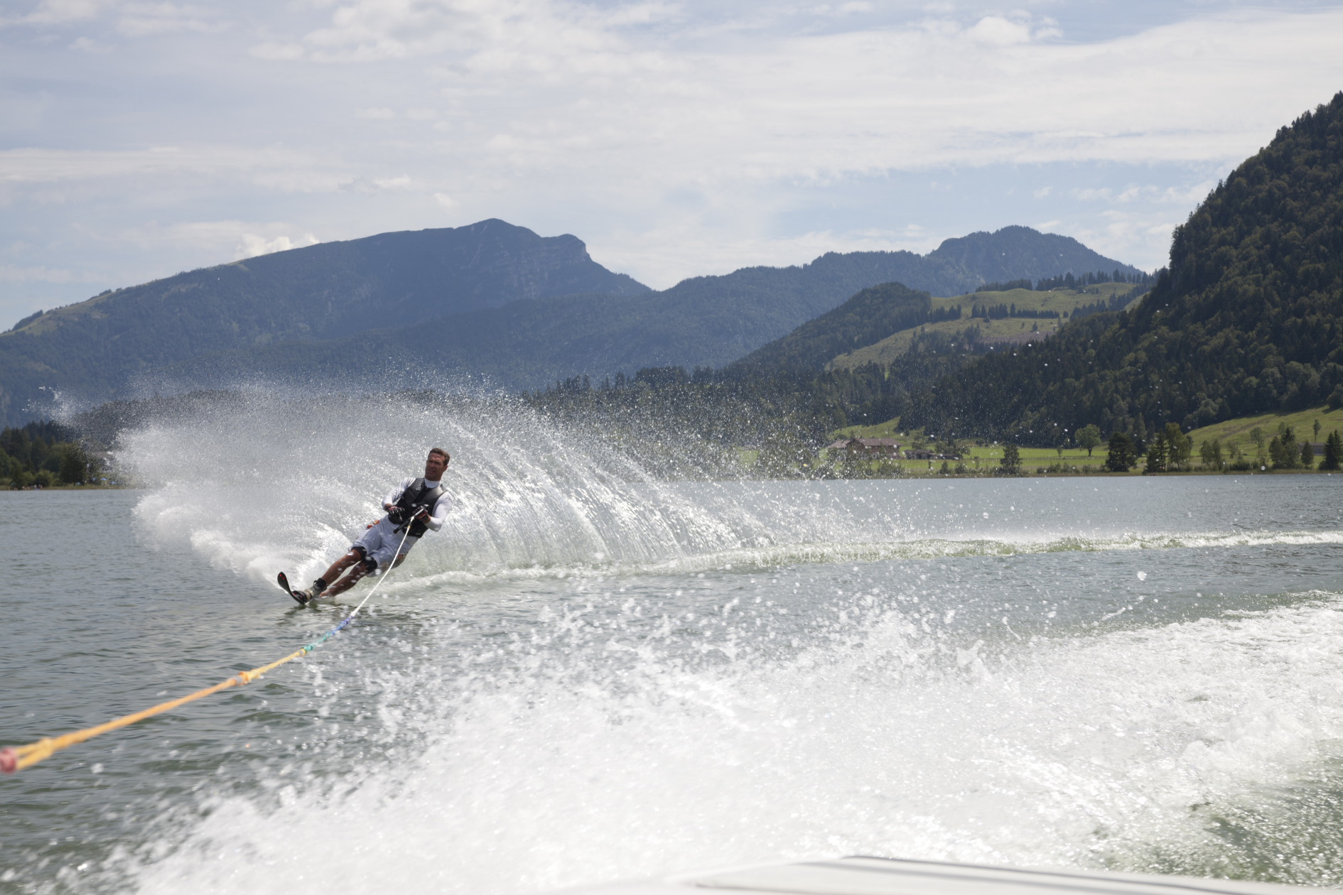Ausflug mit Kindern - PLZ 5084 (Österreich) - Badeplatz Seepromenade & Badestrand Ostufer mit Aqua Funpark