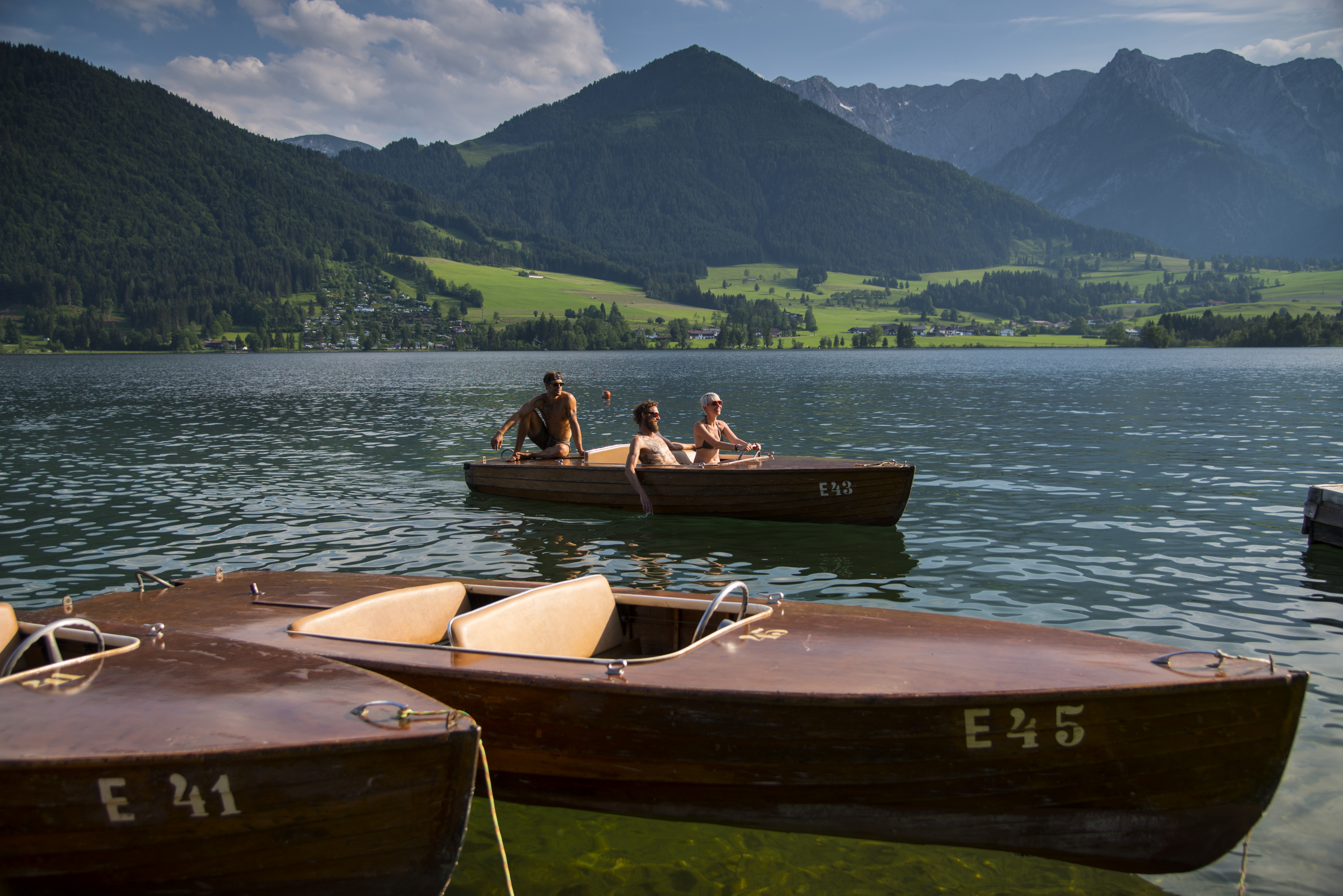 Ausflug mit Kindern - PLZ 5084 (Österreich) - Badeplatz Seepromenade & Badestrand Ostufer mit Aqua Funpark