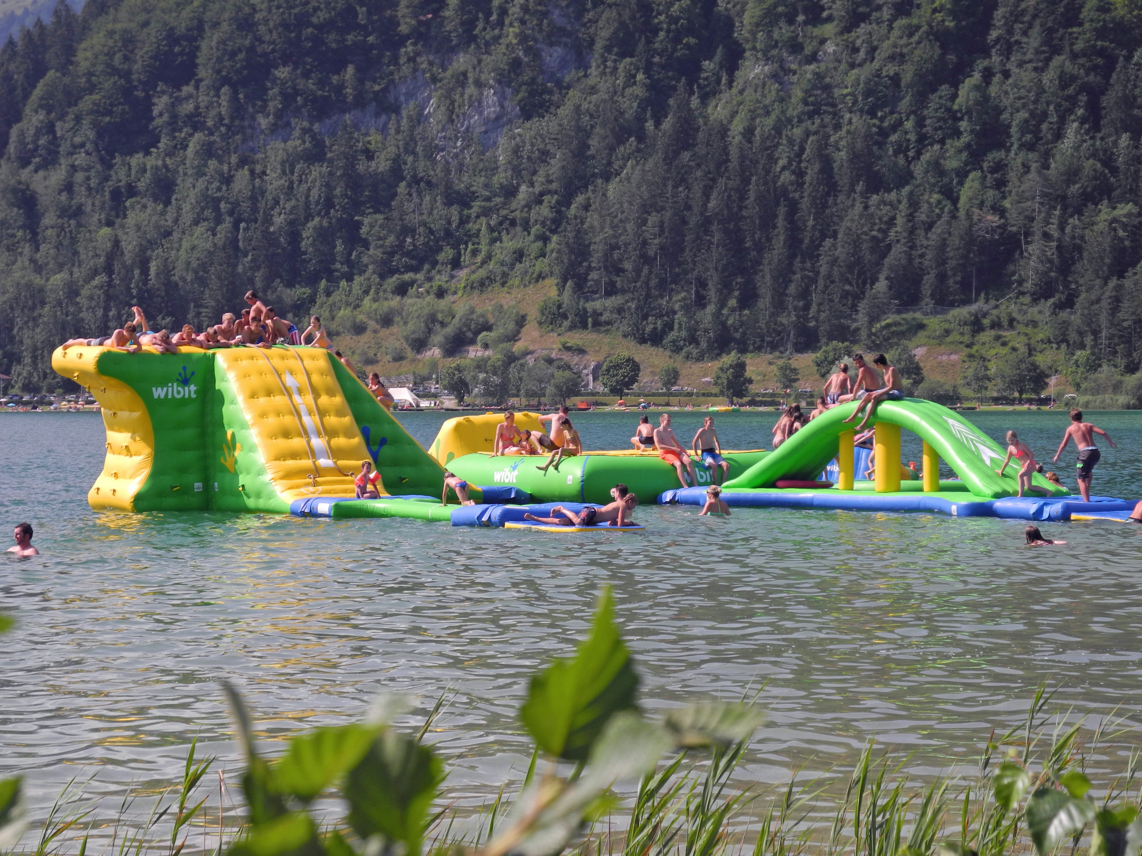 Ausflugsziel: Badeplatz Seepromenade & Badestrand Ostufer mit Aqua Funpark