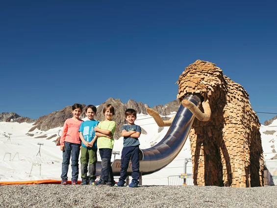 Ausflugsziel: Mammut am Stubaier Gletscher
(c)Stubaier Gletscher/Andre Schönherr - Mammut Abenteuerspielplatz