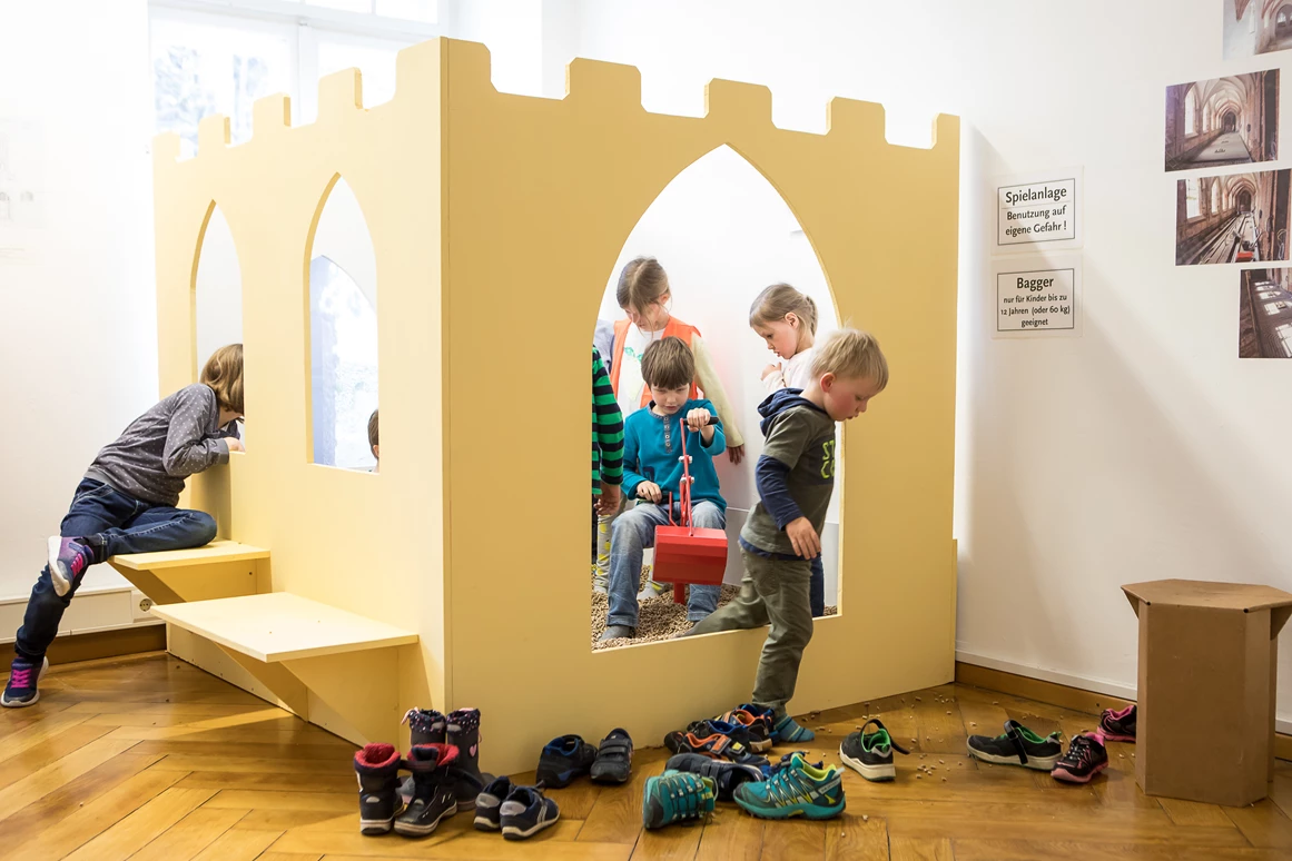 Ausflugsziel: Wie bekommt man eine gotische Raumhöhe? Graben! - KASiMiRmuseum