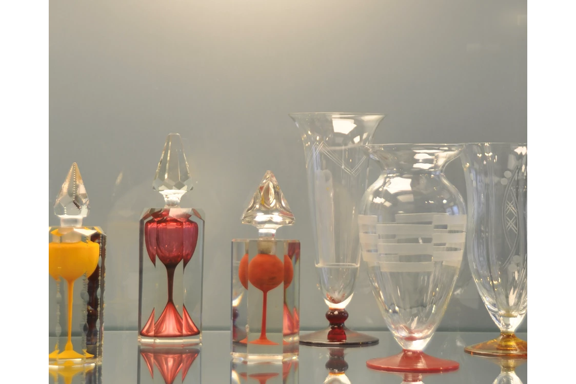 Ausflugsziel: Tintenflaschen mit Innenfang 1910 - 1920, Vasen 1925 - 1935
 - Glasmuseum Weißwasser - Oberlausitz - Sachsen