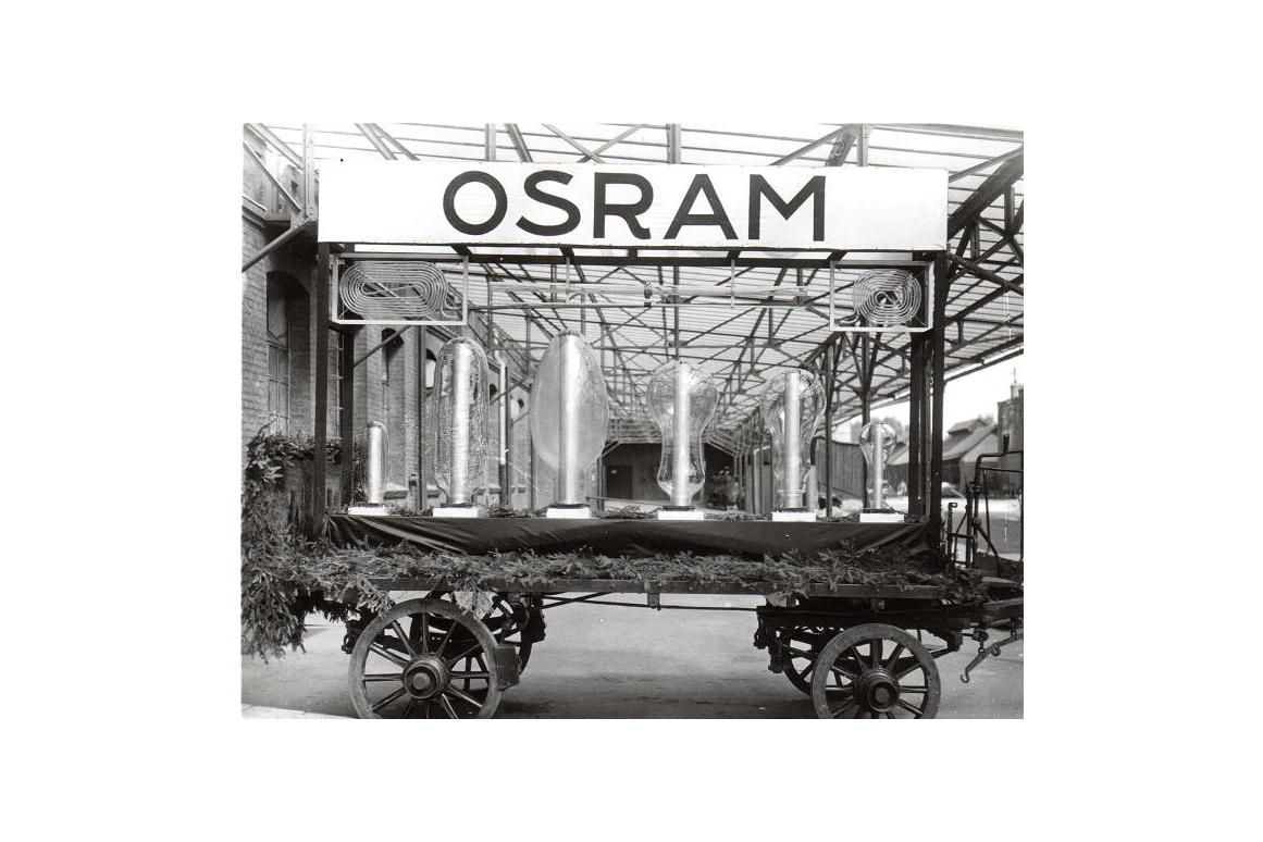 Ausflugsziel: Festwagen im Osram-Werk Weißwasser Mitte der 1930er Jahre
 - Glasmuseum Weißwasser - Oberlausitz - Sachsen