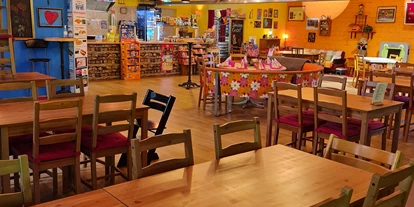 Voyage avec des enfants - Morschach - Bistro mit über 100 Sitzplätze durchgehend  warme Küche bis 16:45 Uhr - Indoorspielplatz Einsiedeln