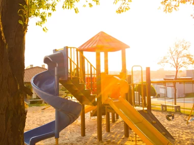 Ausflugsziel: Symbolbild für Ausflugsziel Spielplatz Schwanenstadt, Mühlfeldsiedlung. Keine korrekte oder ähnlich Darstellung! - Spielplatz Schwanenstadt, Mühlfeldsiedlung