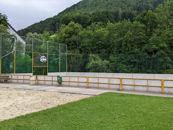 Ausflugsziel: Basketball Platz  - Freizeitanlage in Laussa