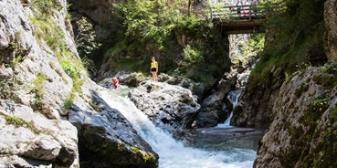 Ausflug mit Kindern - Themenschwerpunkt: Entdecken - Tiroler Unterland - Kundler Klamm- tosende Wassermassen bestaunen - Kundler Klamm
