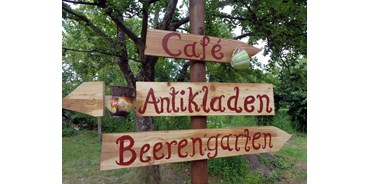 Ausflug mit Kindern - Alter der Kinder: 6 bis 10 Jahre - Oranienburg - Wegweise bei Kunst & Beeren - Kunst & Beeren