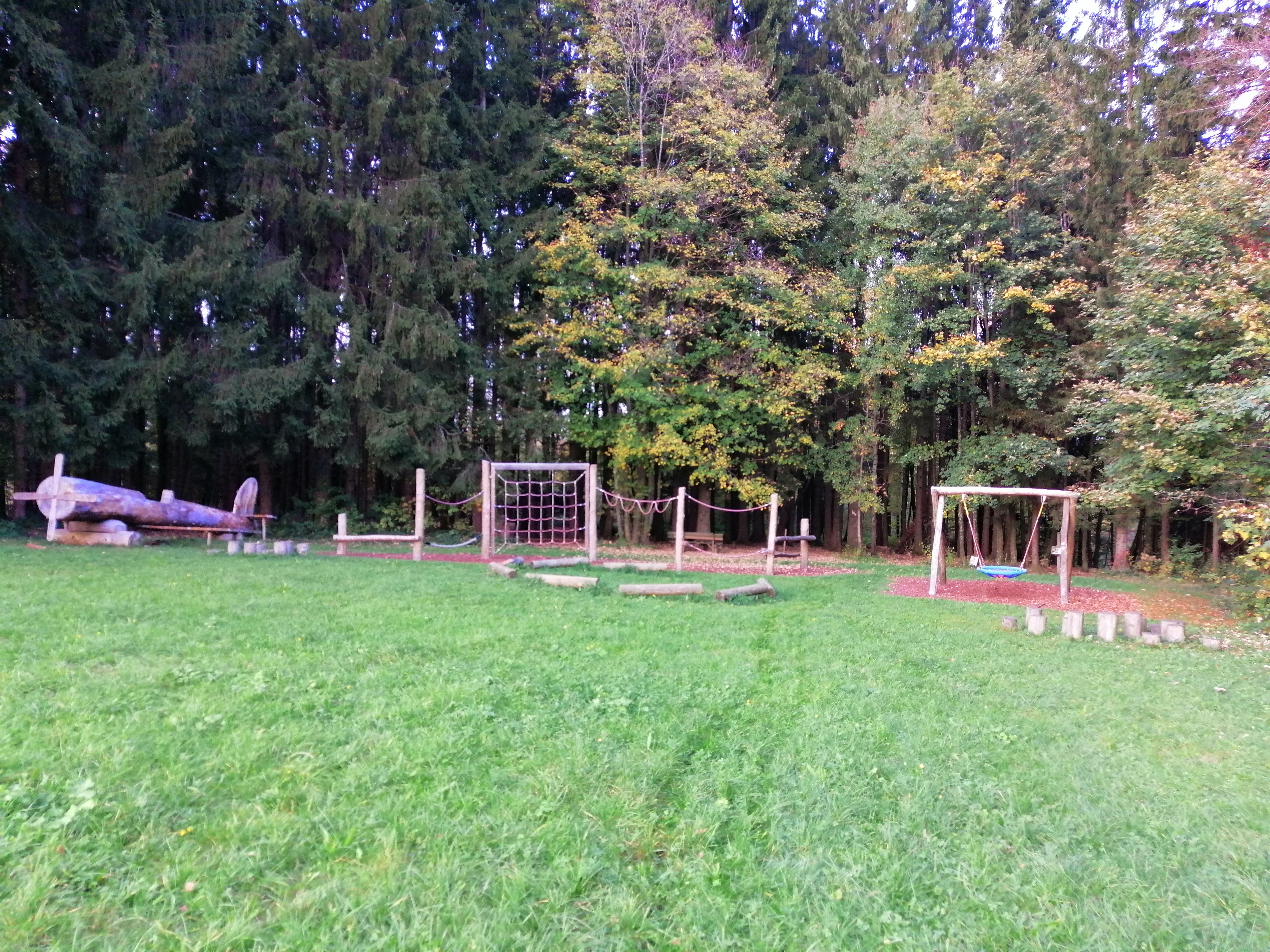 Ausflugsziel: Wald Wissens Weg und Waldspielplatz Obertrum am See 