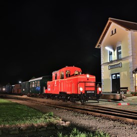 Ausflugsziel: Abendstimmung am Bahnhof - Wackelstein-Express