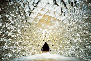 Ausflugsziel: Die Wunderkammern (hier der Kristalldom) begeistern Jung und Alt mit ihrem Funkeln. - Swarovski Kristallwelten