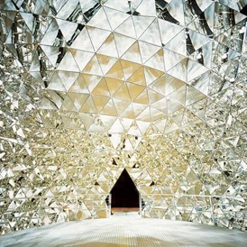 Ausflugsziel: Die Wunderkammern (hier der Kristalldom) begeistern Jung und Alt mit ihrem Funkeln. - Swarovski Kristallwelten