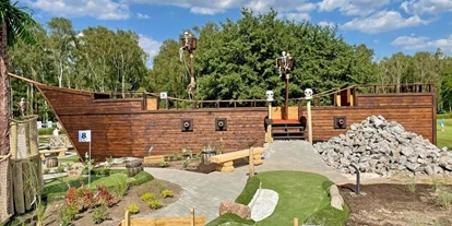Ausflug mit Kindern - Gastronomie: kinderfreundliches Restaurant - Adventure Minigolf Berlin "Pirate´s Island"