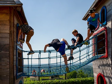 Ausflugsziel: Spielplatz im Gastgarten der Burgtaverne - Burg Riegersburg
