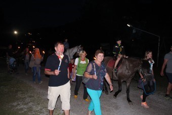 Trattlers Ponyfarm  Highlights beim Ausflugsziel Fackelwanderungen mit Pferden
