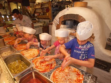 Trattlers Ponyfarm  Highlights beim Ausflugsziel Pizzabackkurs für Kinder