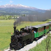 Ausflugsziel - Dampflokomotive SKGLB mit Personenzug auf der Fahrt nach Mauterndorf, - Taurachbahn